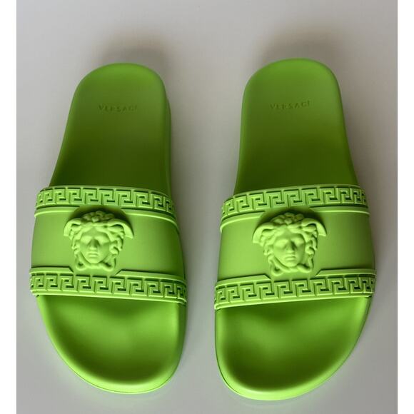 NIB Versace Medusa Head Slides Sandals Neon Green 9 US (42 Euro) DSU5883 Italy